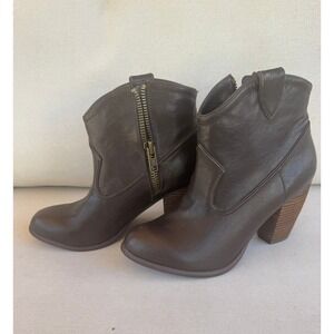 Not Rated Brown Ankle Boots Western Style Block Heel‎ Zip Up Women's Size 6